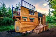 Mountaineer Tiny Home مع Rooftop Deck أفضل airbnb للمنازل الصغيرة في نظام تأطير فولاذي قياس الضوء